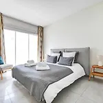 Exceptional 3Bdr 6P Apt - View Of The Eiffel Tower