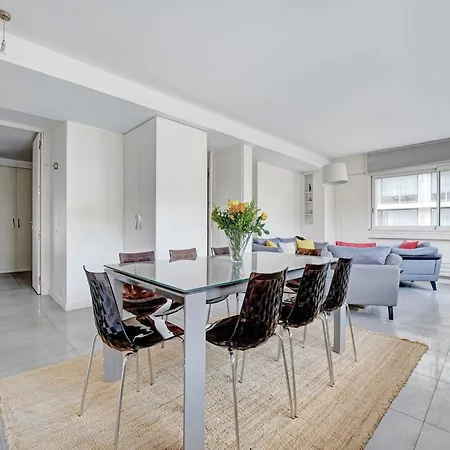 Exceptional 3bdr 6p - View Of The Eiffel Tower Apartment