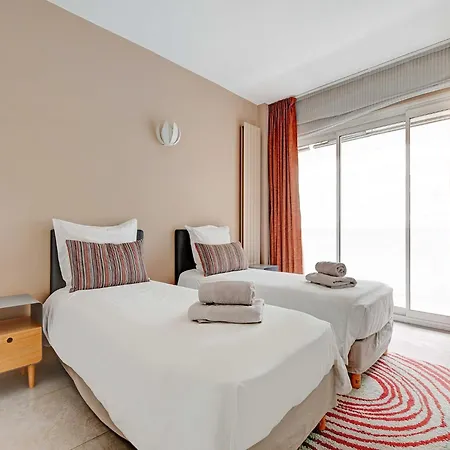 Exceptional 3bdr 6p - View Of The Eiffel Tower Apartment