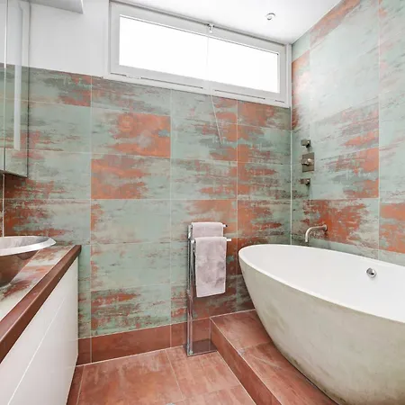 Exceptional 3bdr 6p - View Of The Eiffel Tower Apartment *